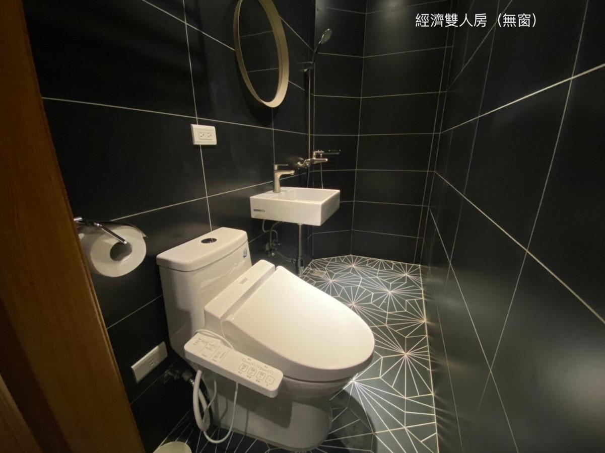 良文旅2館ryou Hotel Vintage - II Tainan Esterno foto