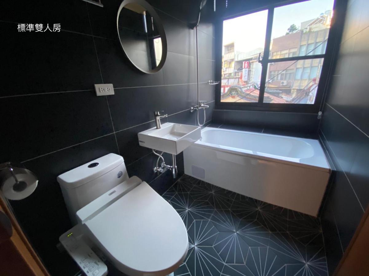 良文旅2館ryou Hotel Vintage - II Tainan Esterno foto