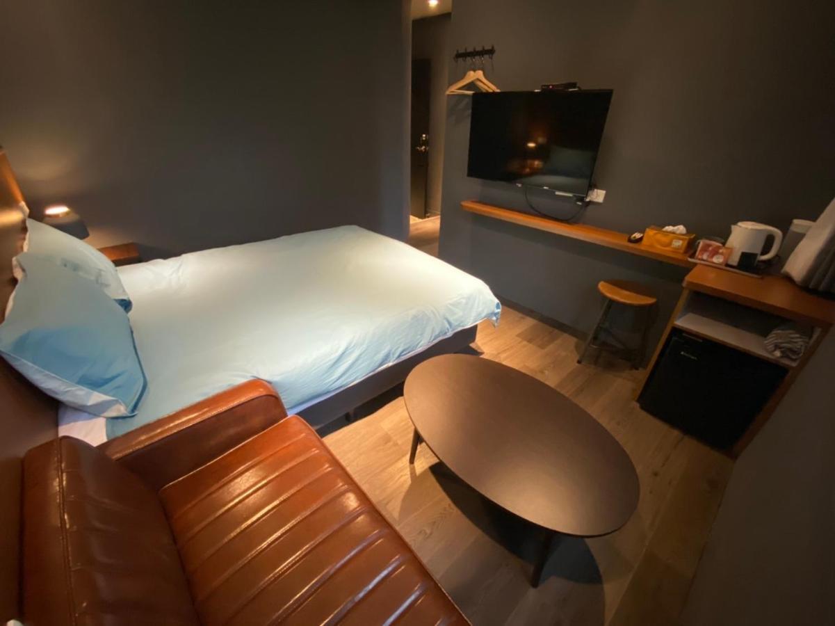良文旅2館ryou Hotel Vintage - II Tainan Esterno foto