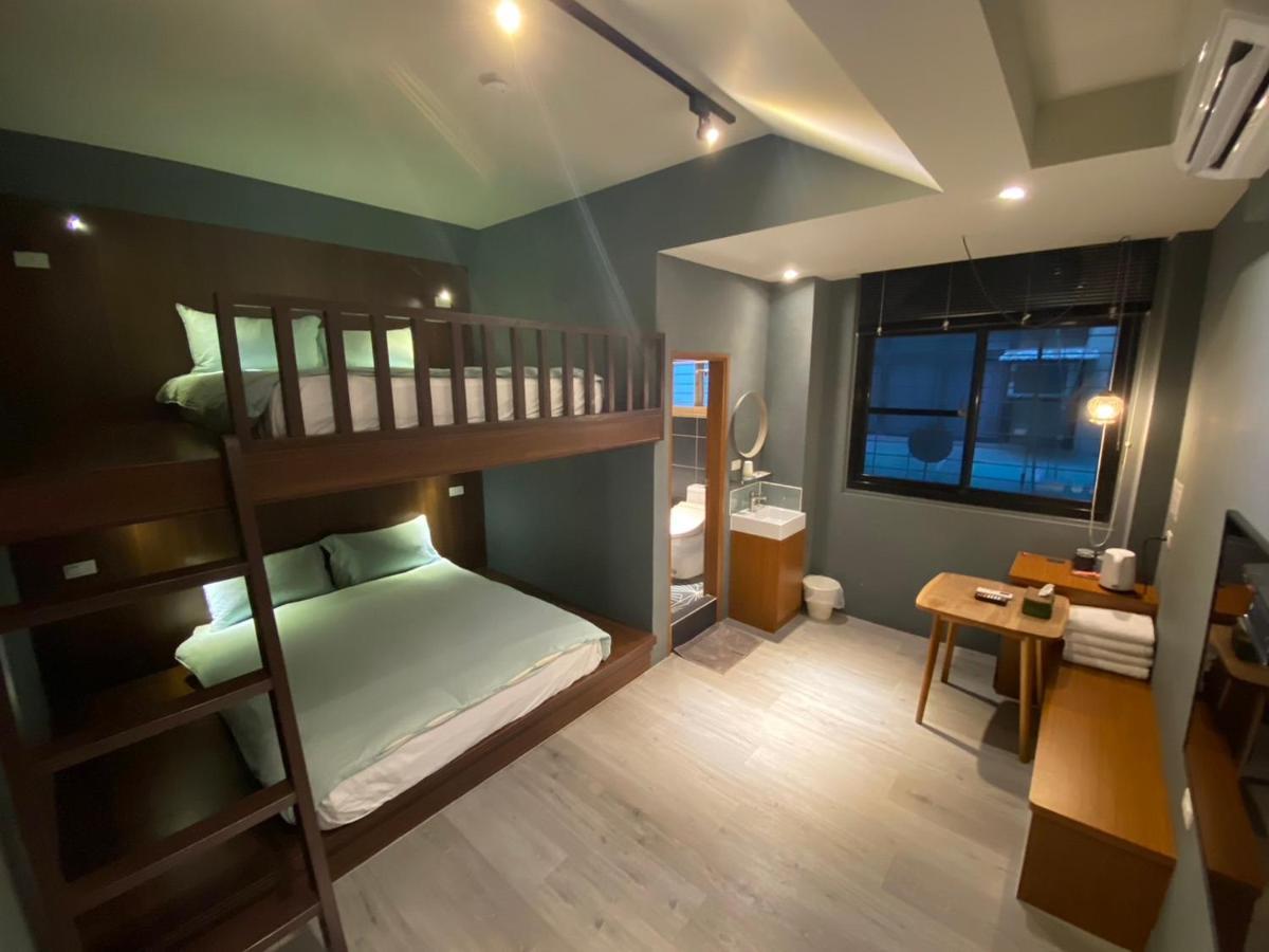 良文旅2館ryou Hotel Vintage - II Tainan Esterno foto