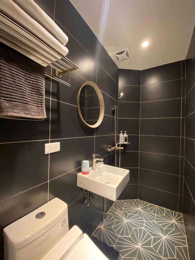 良文旅2館ryou Hotel Vintage - II Tainan Esterno foto