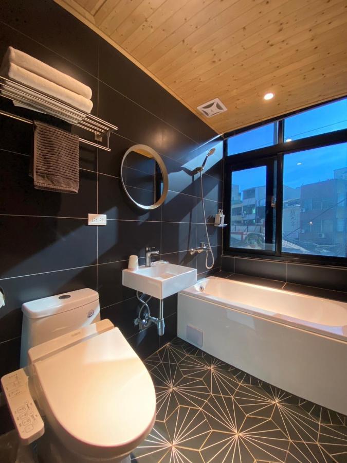 良文旅2館ryou Hotel Vintage - II Tainan Esterno foto