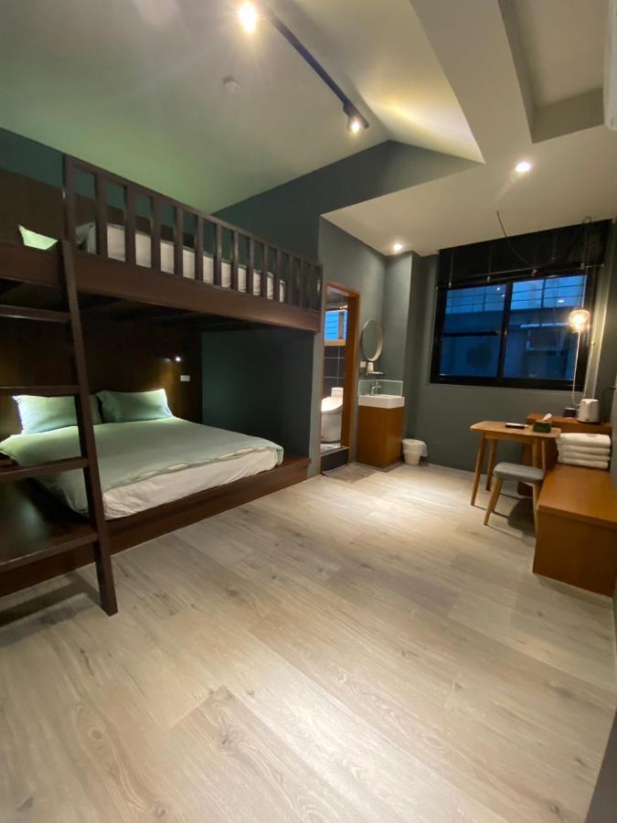良文旅2館ryou Hotel Vintage - II Tainan Esterno foto